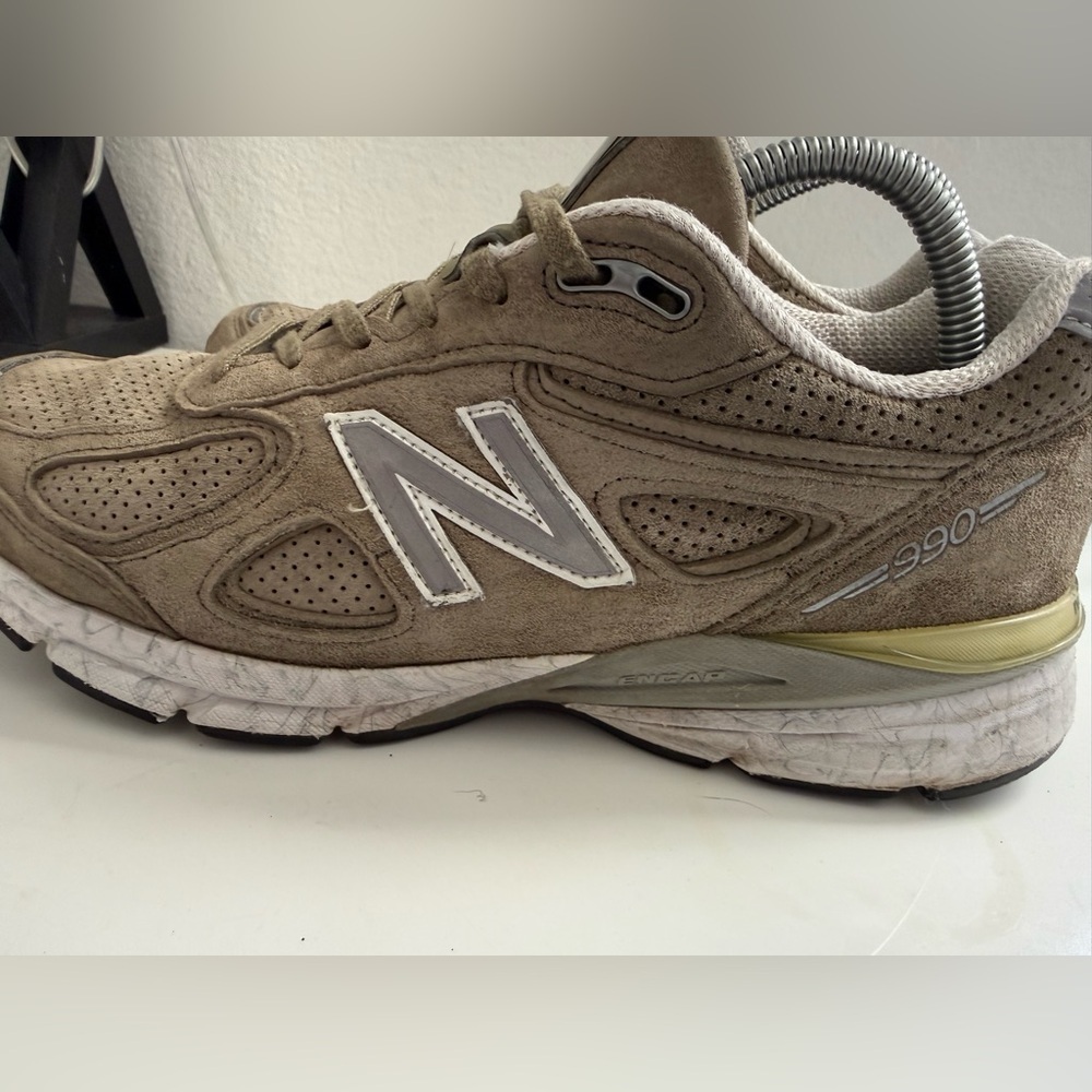 New Balance 990 mv4  men size 9 Olive Sneakers with White Accents - Picture 5 of 8